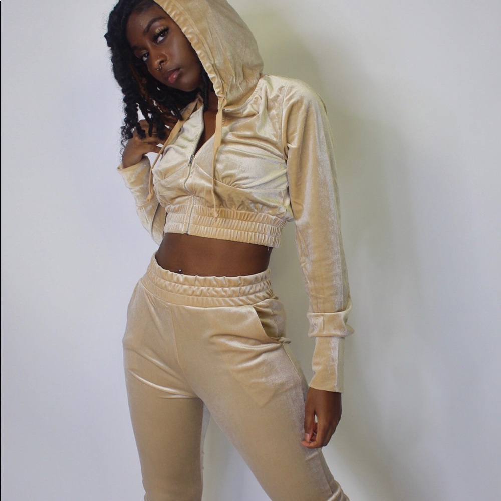 New velour jumpsuit perfect for this fall season!